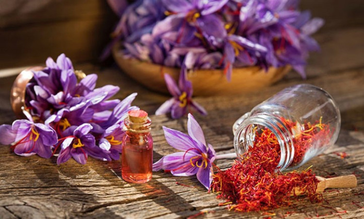 به گزارش پایگاه خبری تولیدگران کارآفرین به نقل از زعفران در ایران کیلویی ۴۱ میلیون و ۳۵۰ هزار تومان خریداری اما در بازارهای جهانی کیلویی بالای ۲۵۰ میلیون تومان می‌فروشند.