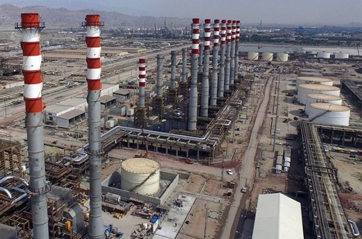 به گزارش تولیدگران کارآفرین به نقل از مهر، علیرضا جعفرپور در میز اقتصادی سیما گفت: پاک‌ترین بنزین جهان با استاندارد یورو ۵ با نیم تا یک ppm در پالایشگاه خلیج فارس تولید می‌شود.