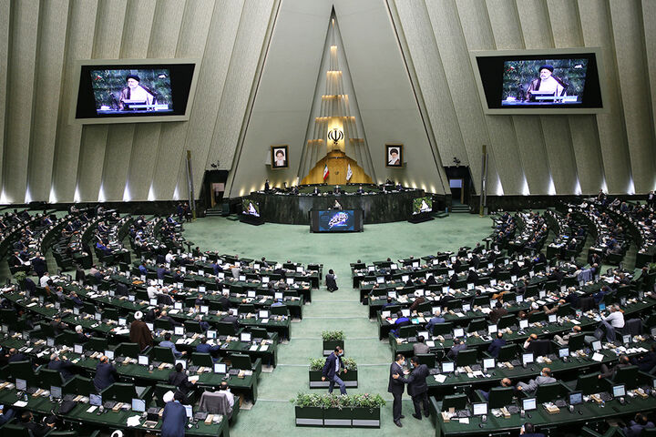 از سوی نماینگان مجلس صورت گرفت؛اصلاح مصوبه حقوق گمرکی واردات گوشیهای همراه خارجی