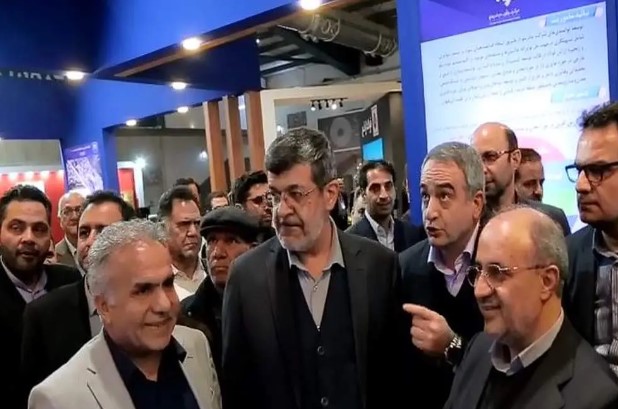 پایگاه خبری تجارت۱۰۰، ویدئو/ بازدید استاندار یزد و معاون معدنی وزارت صمت از غرفه چادرملو در نمایشگاه معدن استان یزد