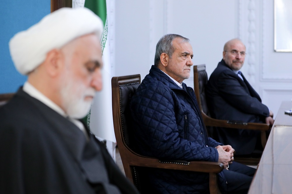 به گزارش تولیدگران کارآفرین، نشست سران قوا با موضوع مدیریت بازار ارز تشکیل و گزارش رئیس کل بانک مرکزی از مجموع مولفه‌های موثر بر بازار و نرخ ارز در این جلسه ارائه شد.
