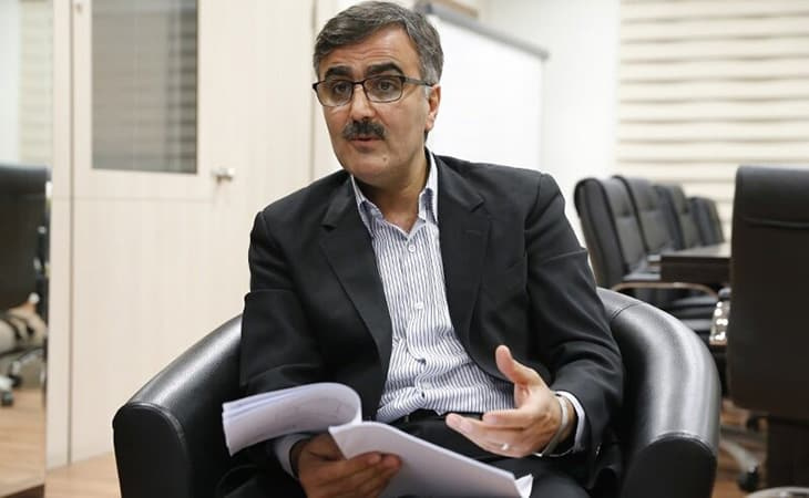 به گزارش پایگاه خبری تولیدگران کارآفرین: شب گذشته نشست سران قوا با موضوع مدیریت بازار ارز برگزار شد و محمدرضا فرزین – رئیس کل بانک مرکزی – در این جلسه، طی گزارشی مولفههای موثر بر بازار و نرخ ارز را ارائه داد.