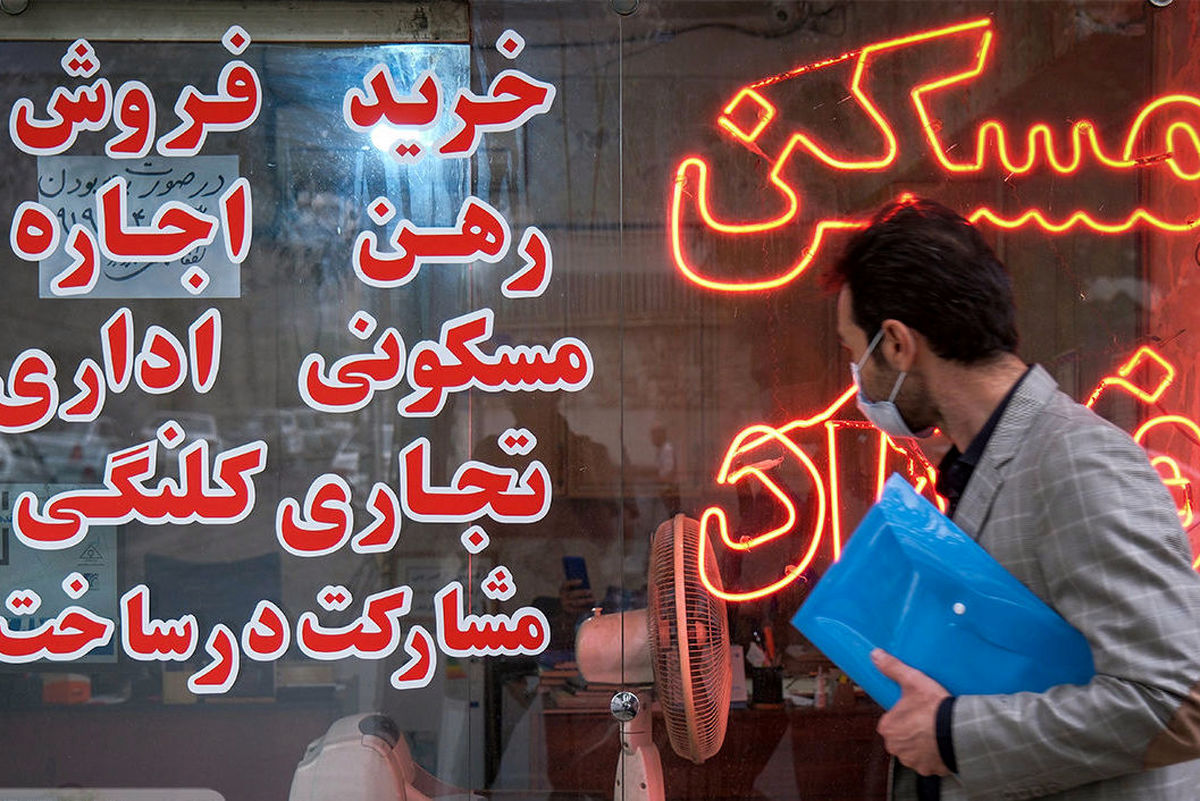 به گزارش تولیدگران کارآفرین به نقل از خبر آنلاین: گفته میشود دلیل اصلی فقر مسکنی کشور، پیشی گرفتن هزینهها به ویژه هزینههای مسکن از درآمد است. پیش از این قالیباف گفته بود که در شهری چون تهران تا ۷۰ درصد درآمد افراد صرف اجاره مسکن میشود.