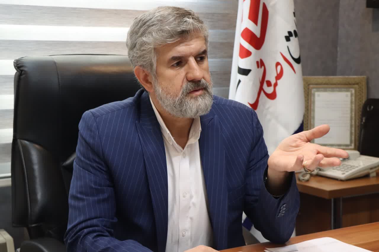 به گزارش فارس آگاه: کیومرث امیریان، رئیس کمیسیون تخصصی طلا وجواهر اتاق اصناف ایران گفت: رشد قیمت‌ها در بازار طلا کسبه را نیز شوکه کرد و فعالان بازار انتظار رشد قیمت‌ها به این میزان را نداشتند
