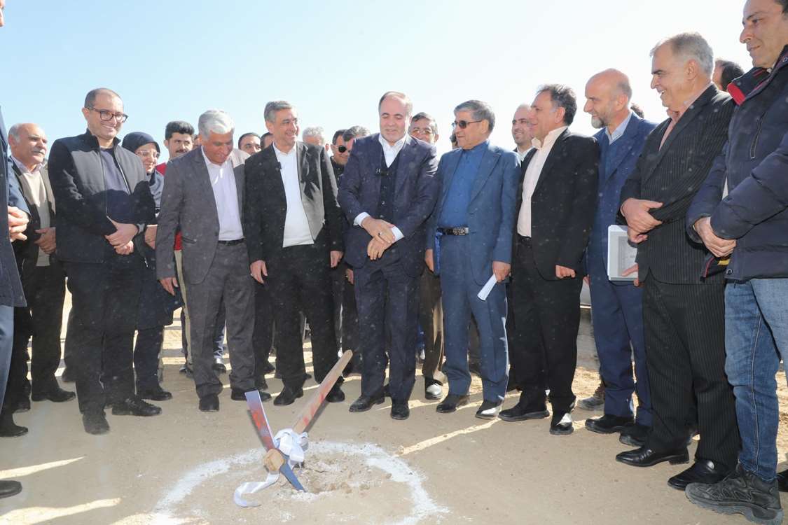 آغاز عملیات احداث مجتمع شیمیایی اکسیر سیما در لرستان، عملیات احداث مجتمع شیمیایی اکسیر سیما با حضور وزیر جهاد کشاورزی در شهرک صنعتی کشت و صنعت لرستان آغاز شد.