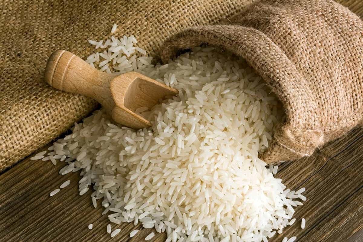 ۴ هزارتن برنج برای کاهش التهاب قیمت در بازار توزیع می‌شود، رئیس جهاد کشاورزی تهران از توزیع ۴ هزارتن برنج، ۲ هزارتن شکر، ۱۳۰۰تن گوشت قرمز منجمد، ۳۴۰۰ تن گوشت مرغ منجمد از شنبه ۲۷ بهمن خبر داد.