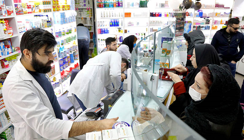 به گزارش تولیدگران کارآفرین: اخیراً هیئت مدیره انجمن داروسازان ایران طی اطلاعیهای اعلام کرده که از تاریخ بیستم بهمنماه، داروخانهداران، از شرکتهای تولیدی و پخش وابسته به این سازمان، دارو خریداری نخواهند کرد.