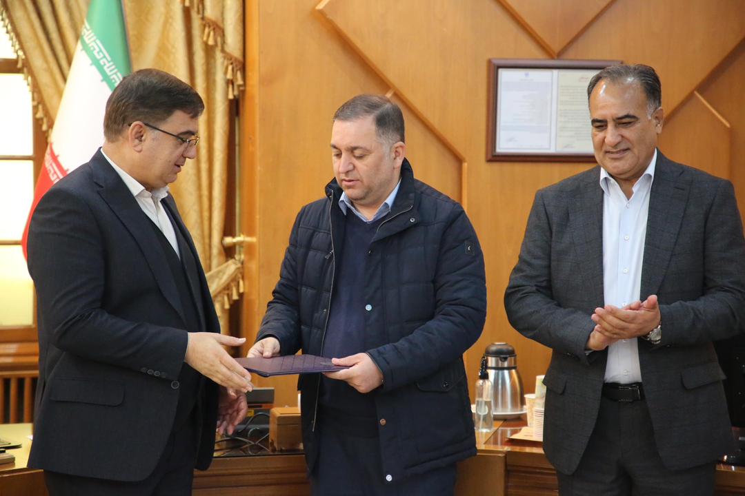 به گزارش تولیدگران کارآفرین به نقل از روابط عمومی و امور بین الملل، با توجه به بازنشستگی مهندس ساکی معاون تولید و رئیس مجتمع پتروشیمی شازند، مدیرعامل شرکت در حکمی، حسین عسگری خشوئی را به عنوان معاون تولید و رئیس مجتمع شازند معرفی مرد.