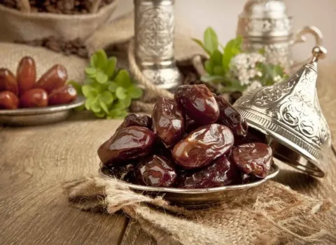 ایران دومین تولیدکننده خرما در جهان، رئیس انجمن ملی خرما ایران با بیان اینکه ایران دومین تولیدکننده خرما در جهان است، گفت: ۳۰ درصد محصول خرما کشور به ارزش ۴۰۰ میلیون دلار صادر می شود.