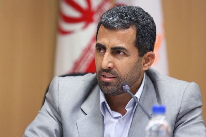 به گزارش تولیدگران کارآفرین: محمدرضا پورابراهیمی نماینده ادوار مجلس با اشاره به شرایط اقتصادی کشور و وجود تورم ماندگار در سال‌های گذشته گفت: باوجود این شرایط، عملاً مردم برای مصون‌سازی بخشی از دارایی‌های خود از تورم، به سرمایه‌گذاری‌هایی روی آورده‌اند تا به شکلی متناسب با تغییرات تورمی، بتوانند خود را کاملاً هماهنگ کنند. یکی از این ظرفیت‌ها حوزه ارز و دیگری حوزه طلا است و مشابه این موارد که عملاً می‌توانند حتی مسکن را نیز تا حدی شامل شوند، به‌گونه‌ای که متناسب با تورم، تغییرات ارزش آن‌ها همسو و همراه شود.