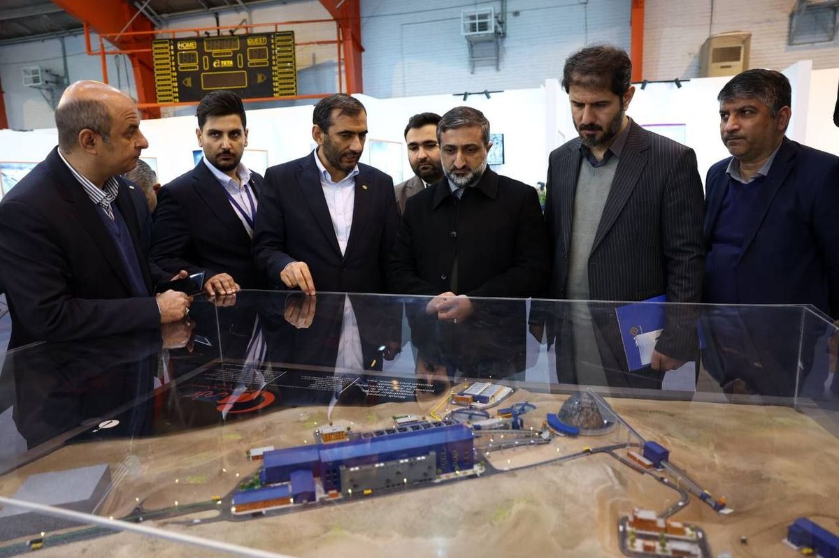 معاون صنایع ماشین‌آلات و تجهیزات وزیر صنعت، معدن و تجارت از نمایشگاه توسعه صنعت مس در چشم‌انداز طرح کیمیا بازدید کرد.
