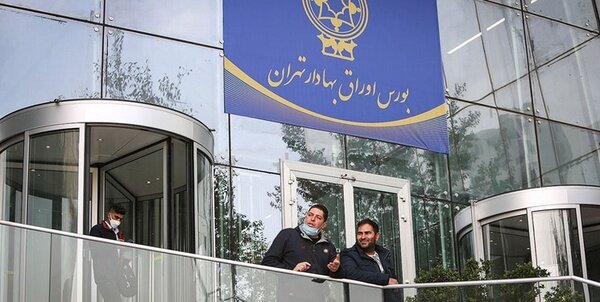 به گزارش تولیدگران کارآفرین به نقل  از دنیای اقتصاد- عاطفه چوپان : بورس ایران از اواخر دی‌‌‌‌‌‌‌‌ماه وارد فاز‌اصلاحی شد؛ اصلاحی که در ابتدا بسیاری از کارشناسان آن را امری طبیعی و بخشی از ذات بازار می‌دانستند، اما به مرور زمان نشانه‌هایی از رکود در بازار پدیدار شد. در این میان، عواملی نظیر نوسانات نرخ ارز، تحولات سیاسی بین‌المللی و تصمیمات سیاستگذاران داخلی نقش پررنگی در تداوم این وضعیت داشتند.