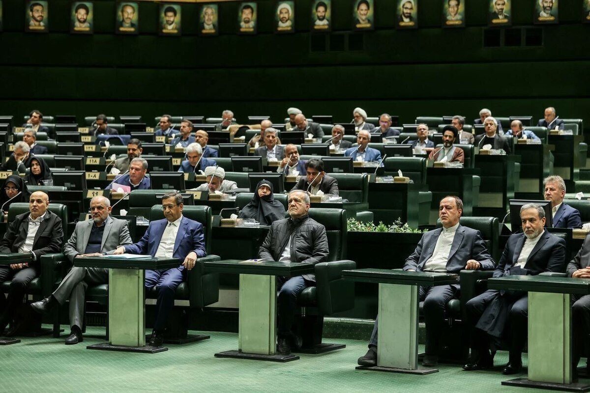 به گزارش تولیدگران کارافرین: نمایندگان مجلس در جلسات علنی نوبت صبح و عصر امروز به بررسی تقاضای استیضاح عبدالناصر همتی وزیر امور اقتصادی و دارایی پرداختند.