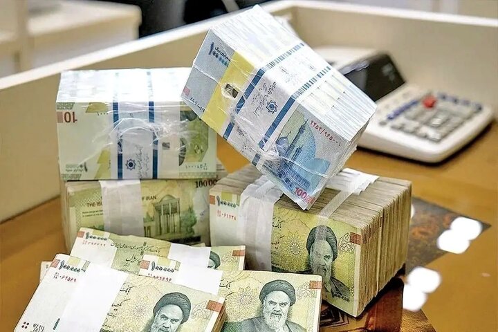 به گزارش تولیدگران کارافرین: از روابط عمومی بانک مرکزی، حجم نقدینگی در بهمن سال 1403 به رقم 99420.1  هزار میلیارد ریال رسید که نسبت به پایان سال 1402 معادل 26.2 درصد رشد نشان می‌دهد. همچنین، نرخ رشد دوازده‌ماهه نقدینگی در بهمن سال 1403 معادل 27.8 درصد بوده است که در مقایسه با نرخ رشد دوره مشابه در بهمن سال 1402 (27.5 درصد) به میزان 0.3 واحد درصد افزایش نشان می­ دهد.
