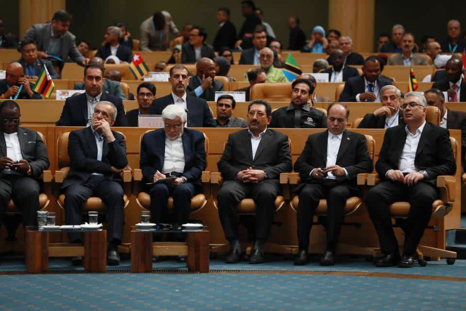 اختصاص 2 میلیارد دلار خط اعتباری برای خرید کالا از آفریقا؛ برای توسعه تجارت، باید تراز تجاری متوازن باشد و همان‌گونه که به صادرات کالا به آفریقا علاقه‌مندیم، باید برای خرید کالا و خدمات از آفریقا نیز تمایل نشان دهیم.