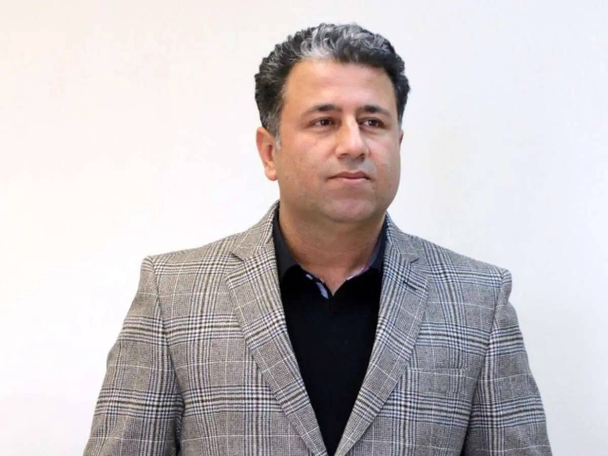 به گزارش تولیدگران کارآفرین: بینتیجه ماندن این فشارها، آنها را بر آن داشت تا با تعریف پروژههای تخریبی در فضای مجازی و پولپاشی در فضای رسانهای، اقدام به تخریب مدیری کنند که تا آخرین لحظه در برابر انواع پیشنهادات و فشارها برای انتصابات سیاسی و انتصابات در راستای تامین منویات مافیای خیمه زده بر هلدینگ تاپیکو ایستادگی کرد و به دلیل همین ایستادگیها سوژه حملات پروژه بگیرهای توییتری و رسانه ای قرار گرفت.