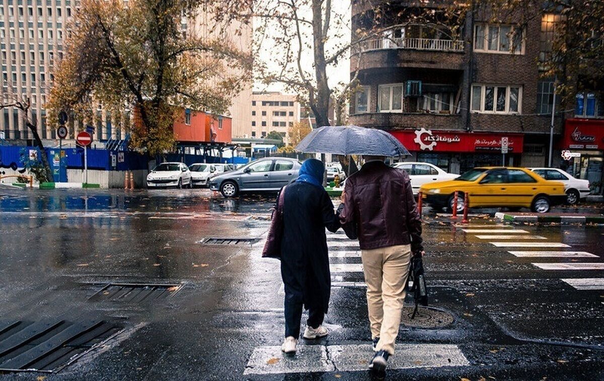 به گزارش تولیدگران کارافرین: صادق ضیائیان رئیس مرکز ملی پیش‌بینی و مدیریت بحران مخاطرات وضع هوای سازمان هواشناسی اظهار کرد: امروز (پنجشنبه، ۲۱ فروردین‌) گستره بارش در تمامی نوار غربی، دامنه‌های جنوبی البرز شامل استان‌های قزوین، البرز و تهران پیش‌بینی شده است.