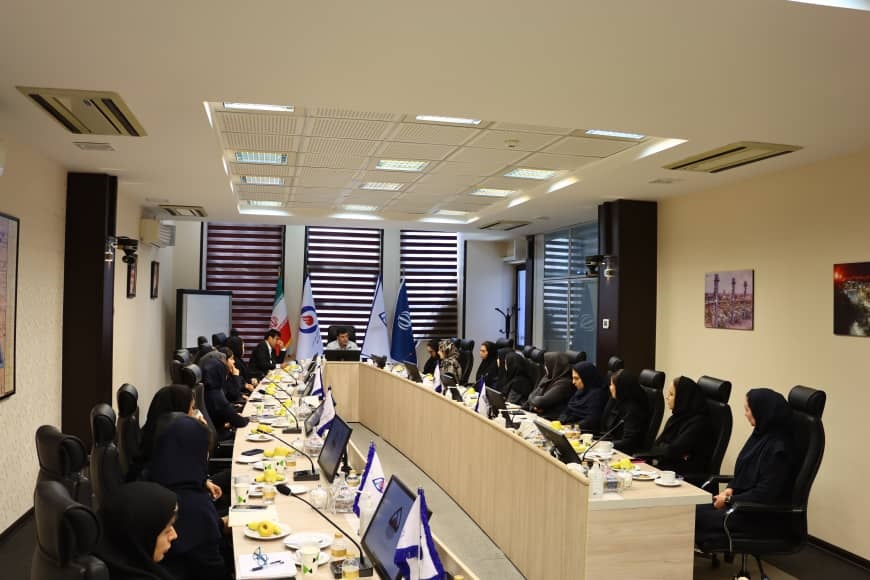 به گزارش تولیدگران کارآفرین: مهدی عبوری، مدیرعامل گروه سرمایه گذاری اهداف در نشست هم‌اندیشی با بانوان شاغل در مجموعه اهداف با تاکید بر ضرورت استفاده از ظرفیت و توانمندی زنان اظهار داشت:  در دوره جدید مدیریت اهداف، یکی از موضوعاتی که در اصل و اولویت قرار دادیم، معرفی جایگاه گروه سرمایه‌گذاری اهداف است و باید جایگاه این گروه مشخص شود، ما در اهداف گروه مستقلی هستیم و قانون حاکم بر مجموعه هم براساس قانون تجارت و حاکمیت شرکتی است.