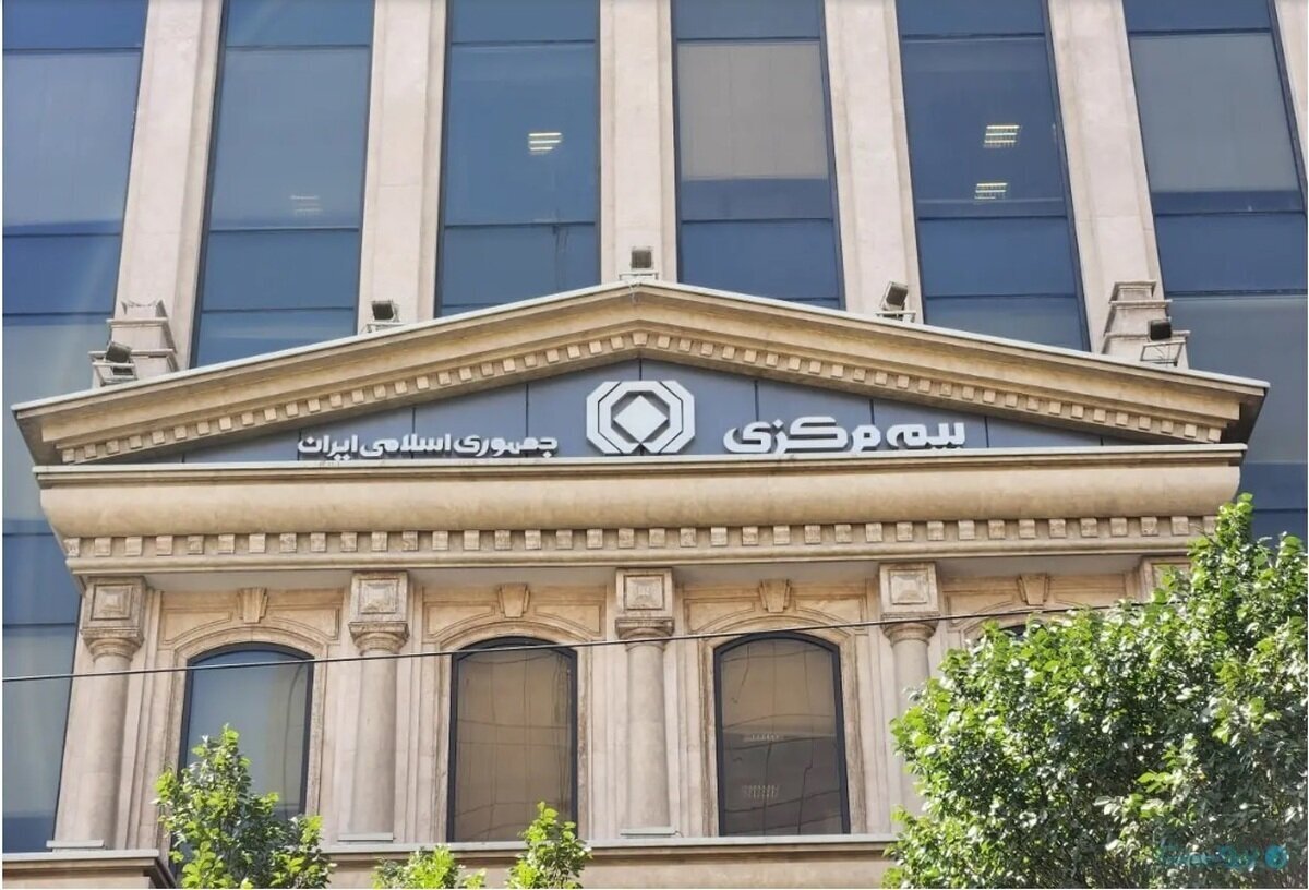 به گزارش تولیدگران کارآفرین به نقل از صنایع خودرو: بررسی اخبار در روزهای اخیر نشان میدهد که ظاهرا کمیتهای در صنعت بیمه وجود دارد به نام «کمیته ارزیابی عملکرد کارکنان کلیدی» و عملکرد این کمیته سبب شده که تمرکز رسانههای تخصصی و عمومی به صنعت بیمه بیشتر شود، کمیتهای که برخی اعضای هیات عامل بیمه مرکزی عضو آن هستند و در مورد جزئیات عملکرد و تخلفات احتمالی از اعضای هیات مدیره شرکتهای بیمه سوال میکنند.