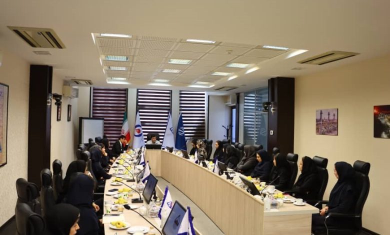 به گزارش تولیدگران کارآفرین: مهدی عبوری، مدیرعامل گروه سرمایه گذاری اهداف در نشست هم‌اندیشی با بانوان شاغل در مجموعه اهداف با تاکید بر ضرورت استفاده از ظرفیت و توانمندی زنان اظهار داشت:  در دوره جدید مدیریت اهداف، یکی از موضوعاتی که در اصل و اولویت قرار دادیم، معرفی جایگاه گروه سرمایه‌گذاری اهداف است و باید جایگاه این گروه مشخص شود، ما در اهداف گروه مستقلی هستیم و قانون حاکم بر مجموعه هم براساس قانون تجارت و حاکمیت شرکتی است.