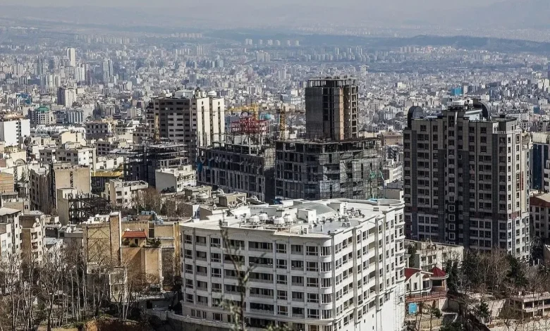 نامه انبوه‌سازان به بانک مسکن درباره تغییر سیاست‌های اعتباری، کانون سراسری انبوه‌سازان در نامه‌ به مدیرعامل بانک مسکن درخواست کرد: سازندگان خوش حساب که در سال های گذشته اقدام به دریافت تسهیلات مشارکت کرده‌اند مشمول هزینه های ناشی از تغییرات سیاست‌های اعتباری بانک نگردند.