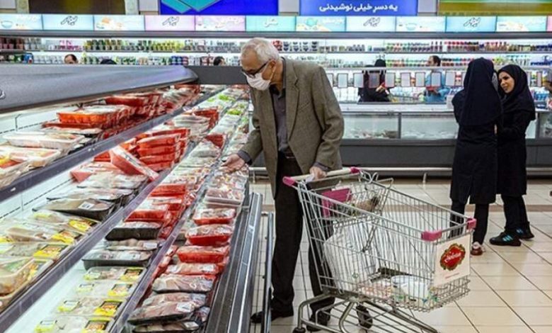 به گزارش تولیدگران کارآفرین: علیرضا فرهادی|بر اساس گزارش‌های اخیر، نرخ تورم در کشور به بالاترین سطح خود رسیده و قیمت کالاهای اساسی مانند برنج، روغن، گوشت و لبنیات به طور چشمگیری افزایش یافته است. این افزایش قیمت‌ها باعث شده است که بسیاری از خانواده‌ها نتوانند مایحتاج روزمره خود را تأمین کنند و مجبور به کاهش مصرف برخی از کالاها شوند.