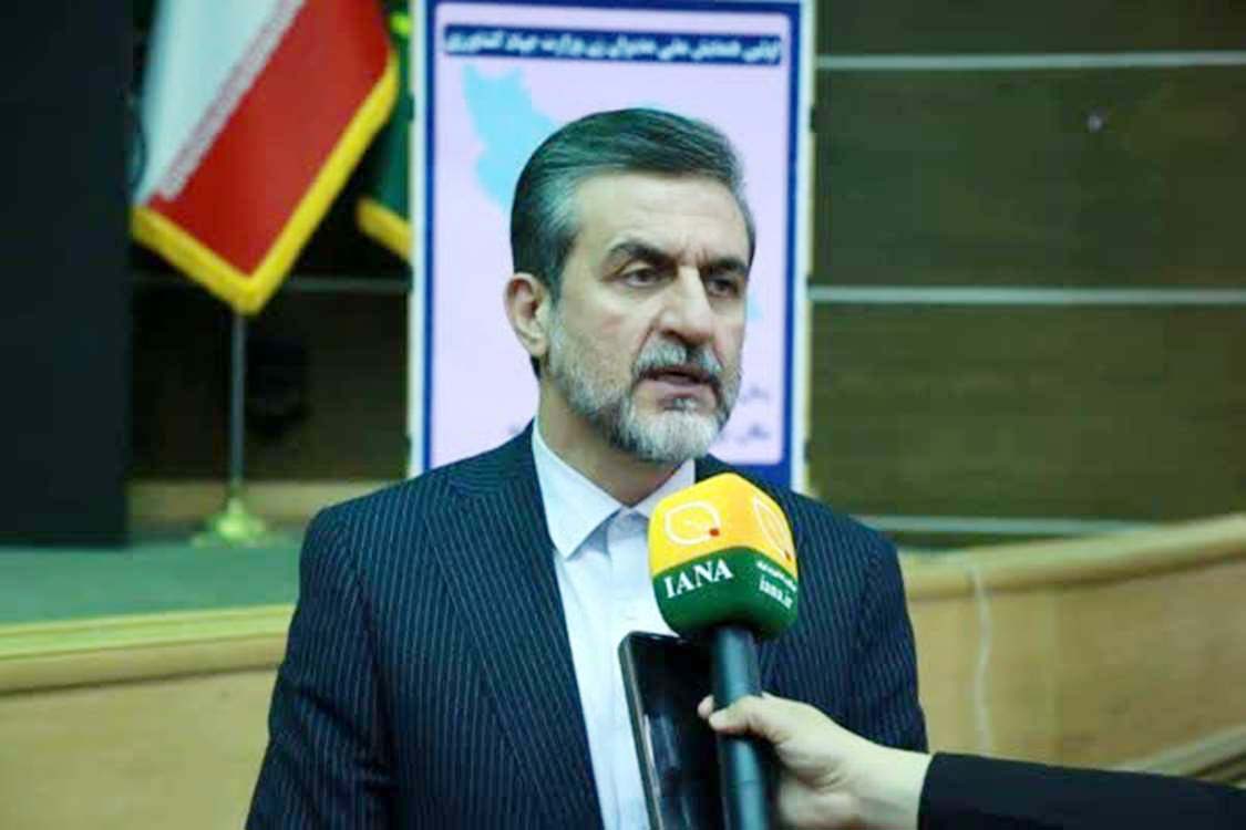 به گزارش تولیدگران کارآفرین: شاهپور علاییمقدم در گفت و گو با وزارت جهادکشاورزی در حاشیه نخستین همایش ملی مدیران زن وزارتخانه، درباره جزییات صندوق ویژه زنان شاغل گفت: سرمایه اولیه این صندوق که با هدف حمایت از زنان شاغل وزارت جهادکشاورزی ایجاد خواهد شد از محل بودجه رفاهی تامین میشود.