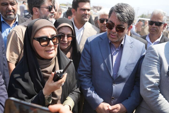 به گزارش تولیدگران کارآفرین به نقل از وزارت راه و شهرسازی، فرزانه صادق وزیر راه و شهرسازی، امروز پنجشنبه ۹ مرداد در دومین روز از سفر خود به استان کرمان با یاد و نام «شهدای اقتدار، سربازان، سرداران، نخبگان و مردم مظلومی که به شهادت رسیدند» فرمان آغاز عملیات اجرایی آماده سازی اراضی طرح نهضت ملی مسکن و جوانی جمعیت شهر جیرفت در سایت ۱۷۸ هکتاری را صادر کرد.