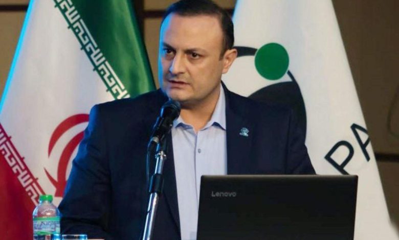 به گزارش تولیدگران کارآفرین: آرش محبی‌نژاد، امروز (سه شنبه) در نشست خبری در پاسخ به پرسش خبرنگار اقتصاد سالم مبنی براینکه یکی از متقاضیان خرید سهام مدیریتی گروه خودروسازی سایپا، بابک زنجانی است که ادعا می‌شود نقدینگی کلانی نیز برای این کار دارد، آیا وی را دارای صلاحیت برای این کار می‌دانید!؟ اظهار کرد: به هر حال و به طور کلی هر کسی که وارد رقابت برای خرید سایپا می‌شود باید شرایط خصوصی‌سازی را بپذیرد.