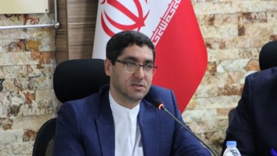 به گزارش تولیدگران کارآفرین به نقل از روابط عمومی سازمان توسعه تجارت ایران، سید محمدصادق قنادزاده با بیان اینکه سطح تهاجم بیشتر در حوزه هوایی بود و کمترین اختلال و چالش متوجه زیرساخت‌های دریایی، ریلی و جاده‌ای شد، گفت: تجارت خارجی در جنگ 12 روزه متوقف نشد، چراکه یک درصد از تجارت ایران از مسیر هوایی انجام می‌شود؛ در این دوره گمرکات کشور فعال بودند اما زمانی‌که تنش‌ اتفاق می‌افتد میزان احتیاط‌ها و ریسک‌ها بالاتر می‌رود از این‌رو طبیعی است که شاهد کاهش مبادلات تجاری باشیم. اما هم اکنون نمی‌توان قضاوت قطعی کرد که چه حجم در دوره جنگ اخیر کاهش تجارت داشتیم و به نظر می‌رسد که در این ماه شاهد کاهش حجم کوچکی از تجارت باشیم.