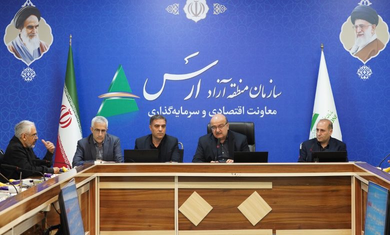 به گزارش تولیدگران کارآفرین به نقل از فرینا، در این نشست که با حضور مدیران عامل واحدهای صنعتی و تولیدی و انجمن تولیدکنندگان و کارآفرینان ارس، مدیران گمرک، صنایع وسرمایه گذاری سازمان منطقه آزاد ارس و نماینده گمرک ایران برگزار شد، ابراهیم جلیلی ضمن استماع دغدغه‌ها و مسائل مدیران واحدهای تولیدی، بر عزم جدی سازمان منطقه آزاد ارس برای پیگیری و حمایت عملی از این واحدها تاکید کرد و گفت: طی تصمیم تشویقی از سوی سازمان منطقه آزاد ارس، عوارض ورودی گمرک برای کلیه ماشین‌آلات وارداتی به منطقه آزاد ارس و همچنین عوارض مواد اولیه کالاهای صادرات مجدد از امروز صفر خواهد شد.
