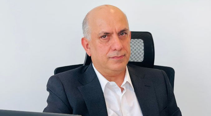 به گزارش تولیدگران کارآفرین به نقل از روابط عمومی گلدیران، سامانه جامع تجارت با هدف شفاف‌سازی و تسهیل فرآیندهای تجاری راه‌اندازی شده است؛ اما مدیران شرکت‌های تولیدی و وارداتی از جمله گلدیران از ناکارآمدی این سامانه، پیچیدگی‌های غیرضروری، خطاهای مکرر و نبود پاسخ‌گویی مشخص انتقاد می‌کنند.
