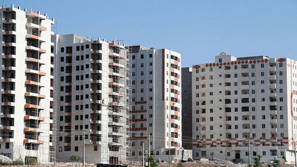 به گزارش تولیدگران کارآفرین به نقل از اقتصاد آنلاین: عدم افزایش متناسب وام مسکن با قیمت آن و اقساط سنگین این تسهیلات، موجب کاهش توان خرید مسکن و افت تسهیلات مسکن شده که سهم وام خرید کالا برای خانوار را به هفت برابر وام مسکن رسانده است.