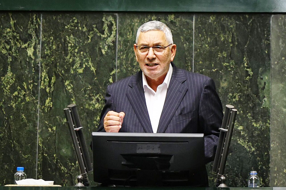 به گزارش تولیدگران کارآفرین: عبدالغفور امانزاده عضو کمیسیون کشاورزی، آب، منابع طبیعی و محیط زیست مجلس شورای اسلامی در گفتوگو با خبرنگار روستانیوز با بیان اینکه وضعیت مراکز تولید و بنگاههای اقتصادی کشور به دلیل نبود سرمایه در گردش به خصوص در حوزه کشاورزی خیلی مناسب نیست، اظهار داشت: بخش تولید برای رونق و پایداری نیازمند حمایتهای مالی ویژه در قالب دریافت وام و تسهیلات از نظام بانکی است.