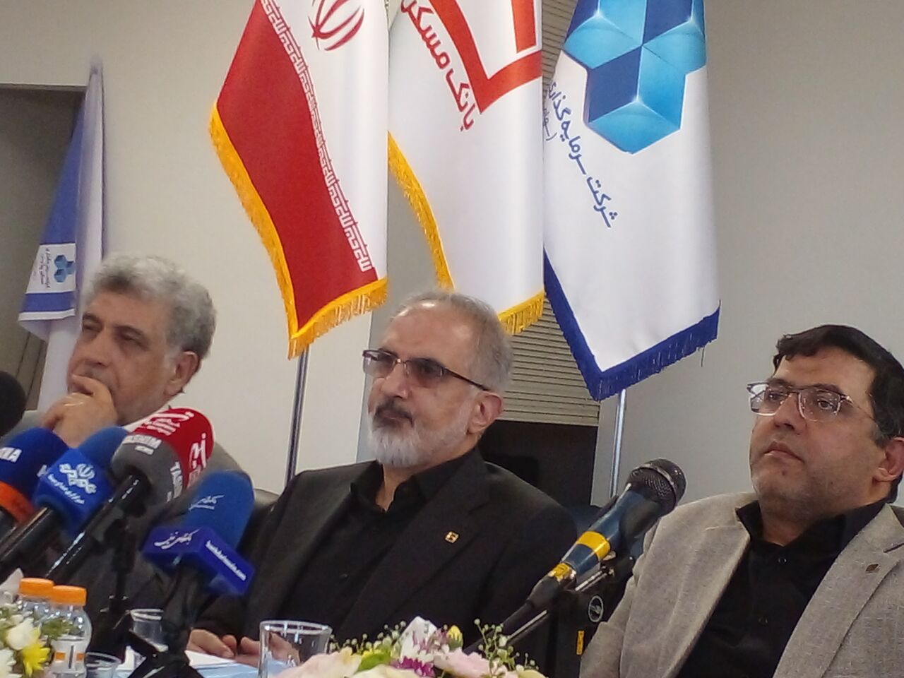 به گزارش تولیدگران کارآفرین به نقل از ایرنا، علی خورسندیان روز یکشنبه در خاتمه بازدید خبرنگاران از پروژههای نهضت ملی مسکن و شرکت سرمایهگذاری مسکن در پردیس در نشست خبری افزود: ۸۸ هزار واحد مسکن مهر در کشور باقی مانده که اکنون در قالب نهضت ملی مسکن قرار گرفته است.