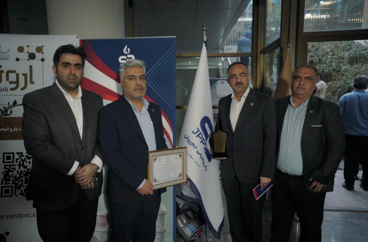 به گزارش تولیدگران کارآفرین، در نهمین جشنواره نوآوری محصول برتر ایرانی که با حضور معاونت توسعه و برنامه‌ریزی وزارت صنعت، معدن و تجارت، قایم مقام معاونت پژوهشی شریف ، مدیران ارشد شرکت‌های پتروشیمی، بانک‌ها شرکت‌های خودروسازی و جمعی از فعالان حوزه نوآوری در دانشکده انرژی دانشگاه صنعتی شریف برگزار شد، شرکت پتروشیمی جم‌پیلن با ارائه گرید جدید EP548u موفق شد تندیس زرین و لوح تقدیر این رویداد معتبر را به دست آورد.