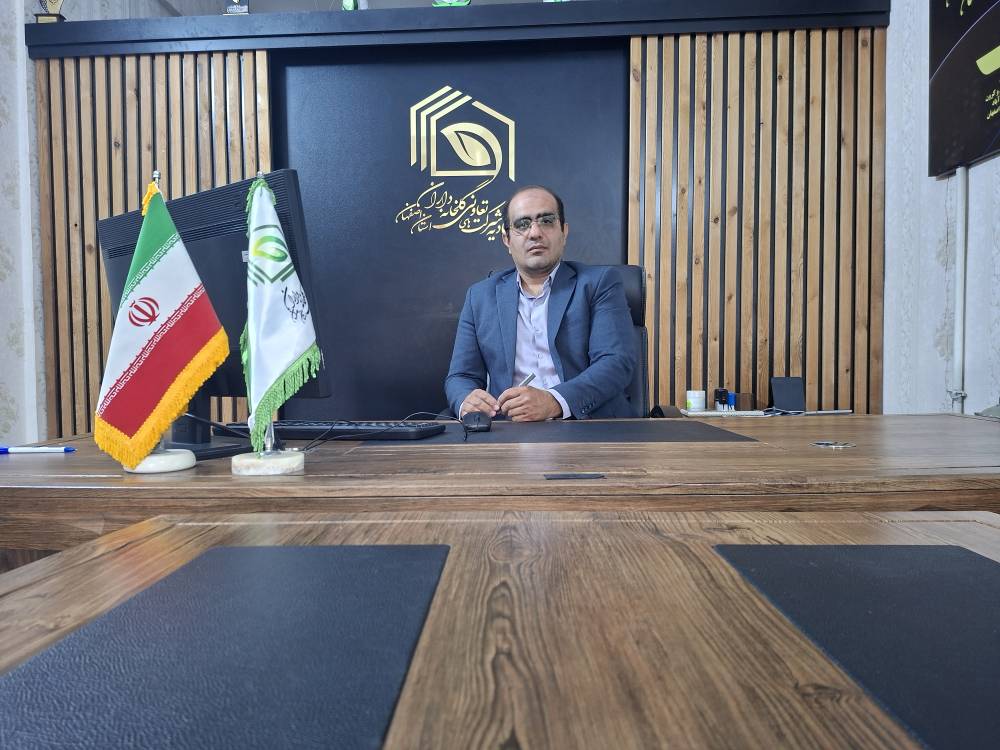 به گزارش پایگاه خبری تولیدگران کارآفرین، رئیس اتحادیه شرکتهای تعاونی گلخانهداران استان اصفهان با بیان این مطلب گفت: بانک کشاورزی با متقاضیان فراوانی که بخش مولد کشورمحسوب میشوند و تامین امنیت غذایی در دست آنهاست مواجه است، بنابراین هرچه سرمایه این بانک افزایش یابد بیتردید سطح تسهیلاتدهی به فعالان این حوزه برای توسعه تولید محصولات کشاورزی نیز بیشتر میشود.