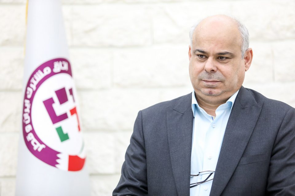 به گزارش تولیدگران کارآفرین: عباس عبدالخانی؛ رایزن بازرگانی جمهوری اسلامی ایران در قطر| روز ملی صادرات فرصتی است برای ارج نهادن به تلاش بی‌وقفه صادرکنندگان کالا و خدمات ایرانی که علیرغم چالش‌ها و محدودیت‌های متعدد، مسیر توسعه صادرات غیرنفتی کشور را هموار می‌کنند. صادرات، نه‌تنها عامل اصلی افزایش درآمدهای ارزی و تقویت تراز تجاری کشور است، بلکه موتور رشد اشتغال، ارتقای توان تولید داخلی و افزایش رقابت‌پذیری اقتصاد ملی به شمار می‌آید.