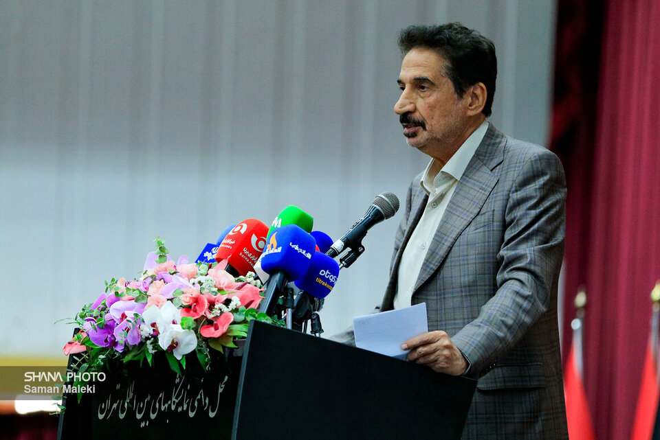 به گزارش تولیدگران کارآفرین به نقل از شانا، احمد مهدویابهری روز (دوشنبه. ۱۷ شهریور) در آیین گشایش نوزدهمین نمایشگاه ایران پلاست با اشاره به اهمیت این رویداد اظهار کرد: باوجود جنگ ۱۲ روزه و مشکلات پیشآمده، خوشبختانه امسال نمایشگاه با شکوهتر از پارسال برگزار شده است. امیدواریم این نمایشگاه خروجی مثبتی برای تقویت تولید و کمک به اقتصاد کشور داشته باشد.