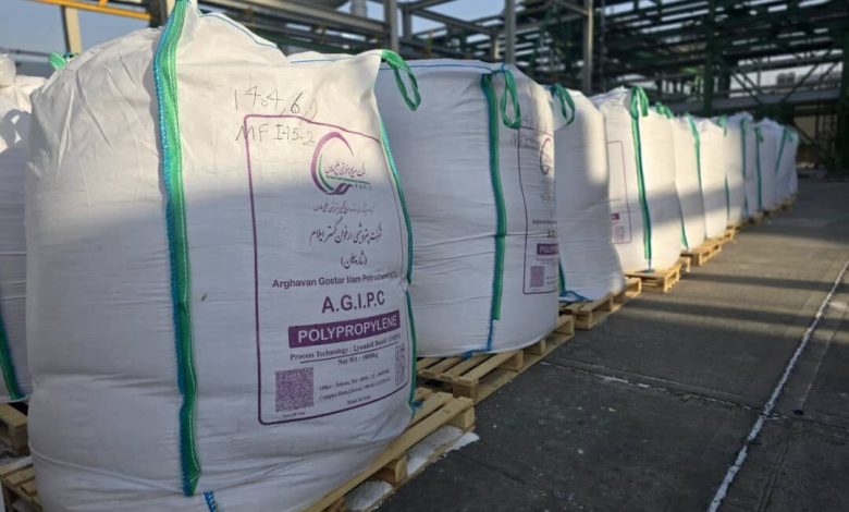 به گزارش تولیدگران کارآفرین به نقل از پتروشیمی ارغوان گستر ایلام، این مجتمع با بهره‌گیری از توان مهندسان ایرانی توانسته است مرحله تولید آزمایشی محصول پلی‌پروپیلن را در هفته نخست شهریور ۱۴۰۴ با موفقیت سپری کند و با تکمیل توالی واحدهای عملیاتی از پروپیلن ناخالص به گرانول محصول نهایی برسد و در آستانه افتتاح رسمی قرار گیرد.