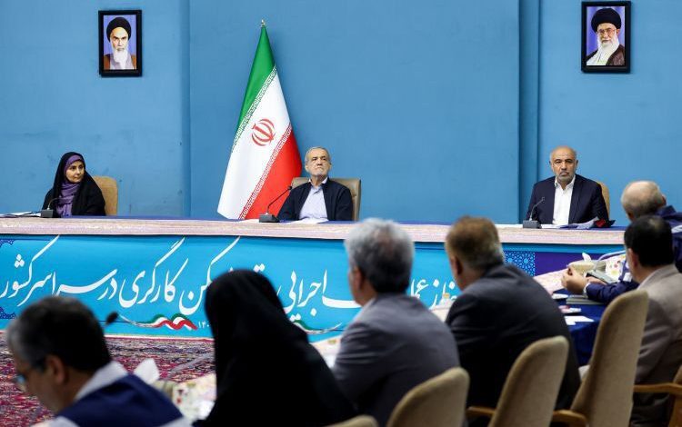 به گزارش تولیدگران کارآفرین به نقل از از پایگاه اطلاع‌رسانی دولت، مسعود پزشکیان عصر روز یکشنبه ۲۳ شهریور ۱۴۰۴، در مراسم کلنگ‌زنی، ساخت و توسعه ۹۴ هزار واحد مسکن کارگری در ۷ استان کشور، با تقدیر از این اقدام، اظهار داشت: ساخت مسکن کارگری اتفاق مبارکی است و تمامی طرف‌های این پروژه به نوعی برنده هستند، چرا که کارگر می‌تواند صاحب مسکن شود و صنعت‌گران و روسای شرکت‌ها و دولت نیز گام بلندی در ایجاد رفاه برای کارگران برمی‌دارند.