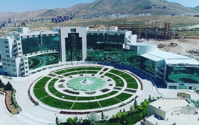 به گزارش تولیدگران کارآقرین به نقل از وزارت راه و شهرسازی، ساخت ساختمان‌های عمومی و دولتی یکی از مسئولیت‌ها و وظایفی است که وزارت راه و شهرسازی توسط سازمان مجری ساختمان‌ها و تاسیسات عمومی به عنوان یکی از زیرمجموعه‌های خود عملیاتی و اجرایی می‌کند.