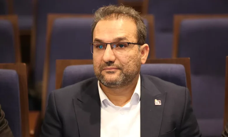 به گزارش تولیدگران کارآفرین: هاشمی که دارای مدرک دکترای مهندسی صنایع و مدرس دانشگاه صنعت نفت است، پیش از این مسئولیت‌هایی همچون مدیرعاملی و عضویت در هیأت‌مدیره هلدینگ سرمایه‌گذاری صدر تأمین (تاصیکو)، مدیرعاملی پتروشیمی دنا، معاونت انرژی در ستاد مدیریت و حمل‌ونقل سوخت ریاست‌جمهوری را برعهده داشته است.