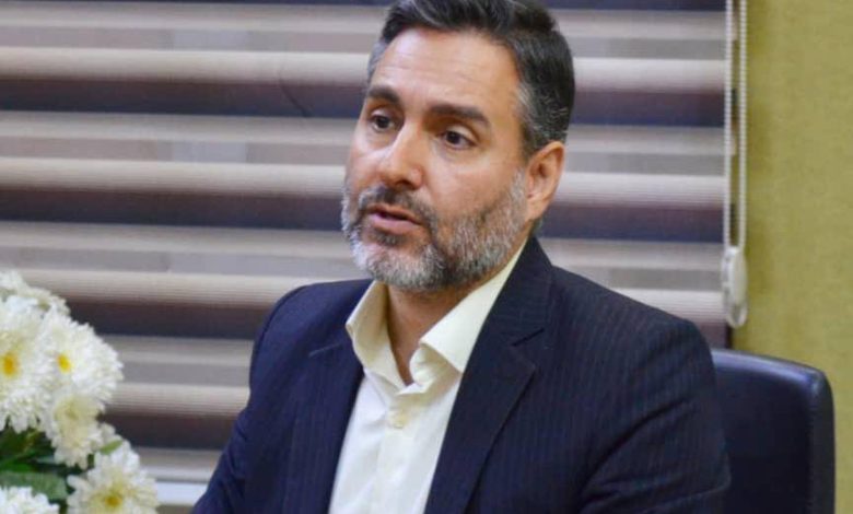 به گزارش تولیدگران کارآفرین: داود مسعودی در گفت‌وگویی با خبرنگاران اظهار داشت: امروز فناوری‌های نوین از جمله فناوری اطلاعات، اقتصاد دیجیتال و هوش مصنوعی نقش کلیدی در شکل‌دهی به آینده اقتصاد جهانی دارند. کشورهایی که بتوانند در این عرصه به موقع وارد شوند و همکاری‌های فناورانه بین‌المللی ایجاد کنند، نه تنها سهم بیشتری از بازارهای جهانی خواهند داشت، بلکه می‌توانند امنیت و رشد پایدار اقتصادی خود را تضمین کنند.
