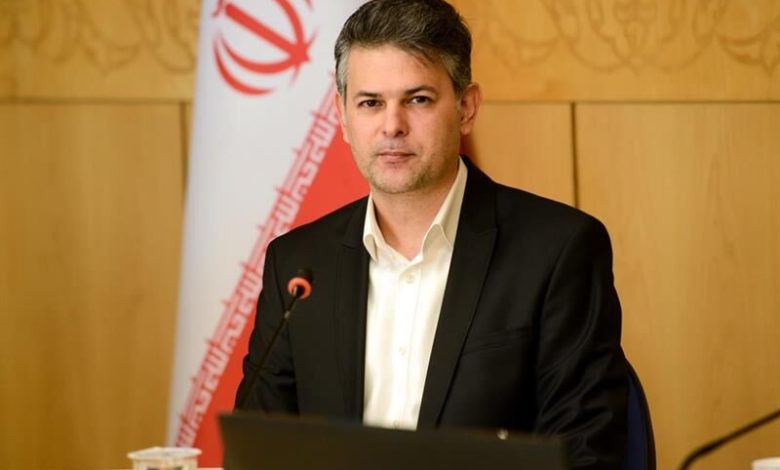 به گزارش تولیدگران کارآفرین به نقل از شرکت ملی صنایع پتروشیمی، محمد مقاره با اشاره به تغییرات نوزدهمین دوره نمایشگاه ایران‌پلاست اظهار کرد: نمایشگاه ایران‌پلاست همواره با هدف توسعه بازار و ایجاد فرصت‌های تجاری با شعار کسب‌وکار جهانی برگزار می‌شود اما در دوره جدید برای نخستین‌بار سیاست‌گذاری از اجرا جدا شد و شورای سیاست‌گذاری با حضور تشکل‌ها و انجمن‌ها شکل گرفت و در تصمیم‌گیری‌ها نقش‌آفرینی کرد، همچنین در بخش اجرایی نیز مدیریت روابط عمومی شرکت ملی صنایع پتروشیمی مسئولیت کامل را به‌عهده گرفت و با همکاری مشاور و پیمانکار اجرایی امور را پیش برد.