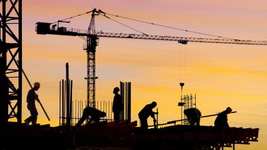 به گزارش تولیدگران کارآفرین به نقل از تسنیم- تحریمها واقعیتی است که امروز همه فعالان اقتصادی با آن روبرو هستند و اگرچه ممکن است دشواریهایی را برای اقتصاد کشور کند اما حامل یک پیام مهم برای بخش خصوصی است: دوران انتظار و بلاتکلیفی به پایان رسیده و زمان تصمیمگیریهای تازه و برنامهریزی جدی فرا رسیده است.