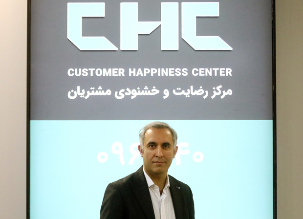 به گزارش تولیدگران کارآفرین به نقل از ایکوپرس- مزدک زرین‌بخش در حاشیه برگزاری نمایشگاه خودرو تبریز افزود: ری‌را تنها یک محصول نیست، بلکه نشان‌دهنده تحول فرهنگی در نگاه ایران‌خودرو به رضایت و خشنودی مشتریان است؛ حرکتی از رویکرد سنتی تولیدمحور به سمت کیفیت‌گرایی و مشتری‌مداری پایدار. در این تحول، مرکز رضایت و خشنودی مشتریان نقش محوری ایفا کرده و با ایجاد پلی مستقیم بین بازخوردهای میدانی مالکان و تصمیم‌سازان فنی، مسیر توسعه و بهبود ری‌را را بر اساس تجربه واقعی مشتری هدایت کرده است.