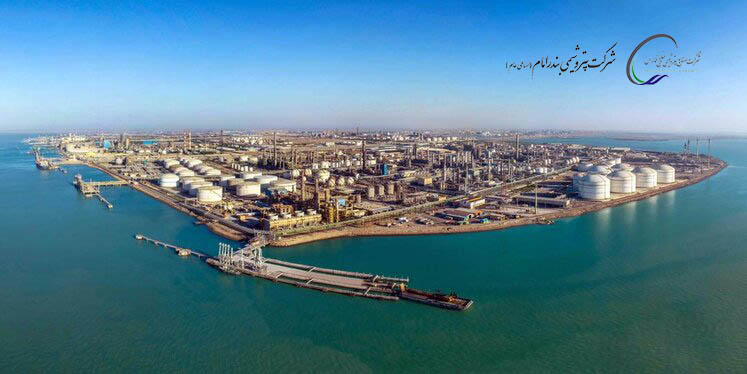 به گزارش تولیدگران کارآفرین به نقل از پتروچی، در نیمه نخست سال ۱۴۰۴، پتروشیمی بندر امام با اتکا به برنامه‌ریزی و سرمایه‌گذاری هدفمند، بیش از دو میلیون تن خوراک دریافت کرد و با رشد ۱۲ درصدی نسبت به مدت مشابه سال قبل، بالاترین میزان خوراک دریافتی در هشت سال اخیر را به ثبت رساند. خوراک NGL مجتمع نیز از مرز یک میلیون و ۳۵۰ هزار تن عبور کرد و در برخی روزهای امسال به رکورد کم‌سابقه ۱۲۰ هزار بشکه در روز رسید.