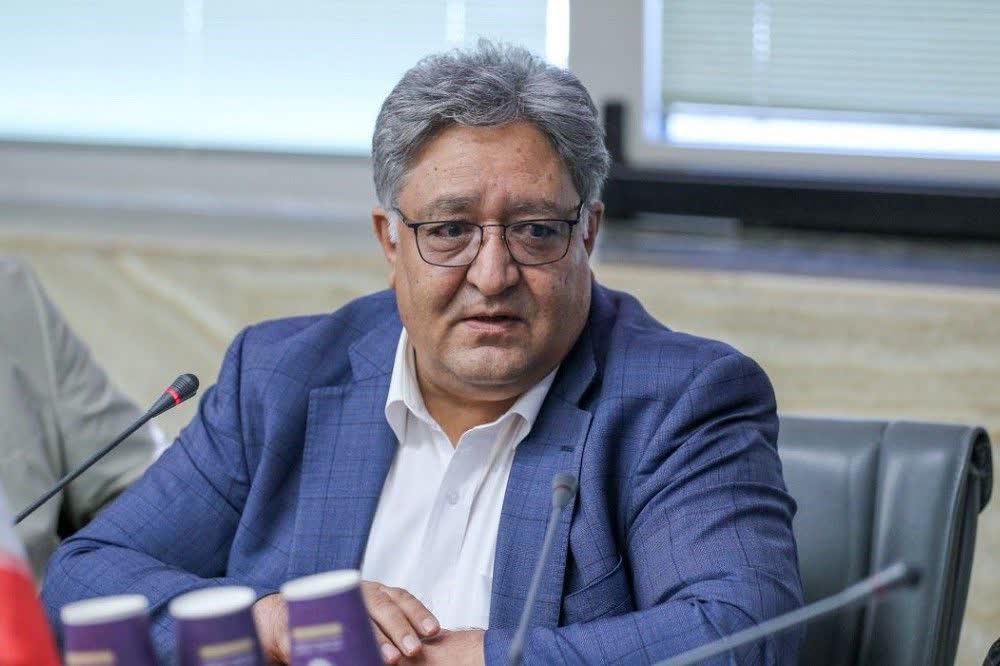 به گزارش تولیدگران کارآفرین، رئیس شورای ملی زعفران با بیان این مطلب تاکید کرد: تولید محصولات کشاورزی برای تامین مواد غذایی و توسعه صادرات، باید از شیوه سنتی به سمت دانش‌بنیانی با استاندارهای خاص ملی پیش برود و از طرفی صنایع غذایی نیز با بهره‌گیری از حمایت‌های نظام بانکی به تکنولوژی مدرن روز مجهز شود.