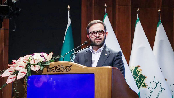 به گزارش تولیدگران کارآفرین به نقل از روستانیوز، مدیرعامل و عضو هیاتمدیره بانک کشاورزی، در نخستین همایش ملی «نقش تأمین مالی پایدار در امنیت غذایی کشور» با بیان این مطلب گفت: پایداری امنیت غذایی زمانی معنا مییابد که جریان سرمایه، دانش و نوآوری در مسیر واحد از مزرعه تا سفره حرکت کند و نظام مالی کشور بهطور هدفمند از تولید تا مصرف را پشتیبانی کند.